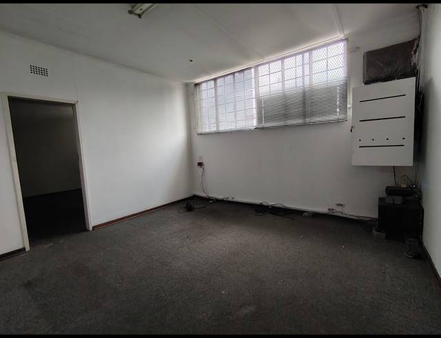 700M² WAREHOUSE TO LET IN DRIEHOEK